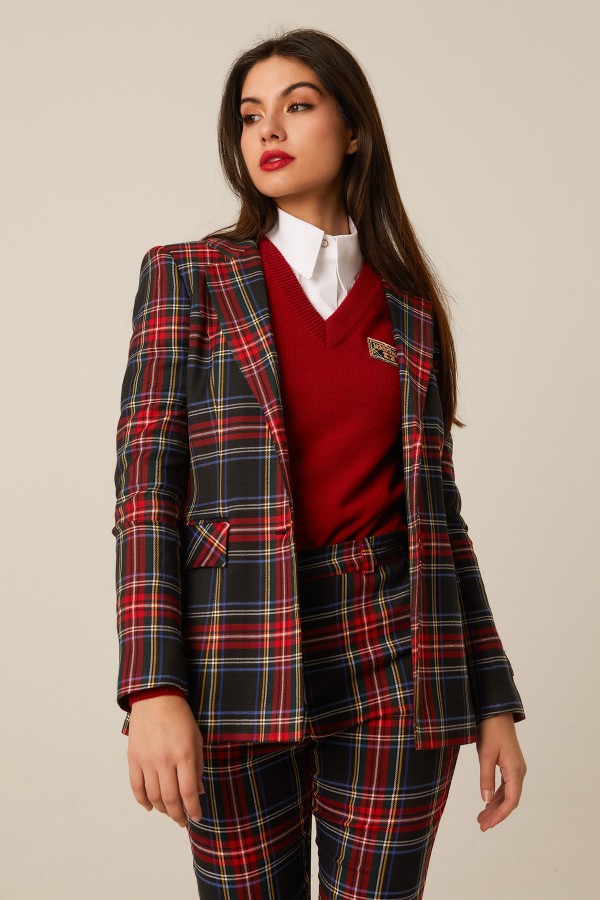 Blazer de cuadros negro y rojo de Mängata con diseño moderno y elegante.